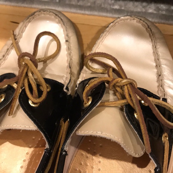Sperry gold and black patent leather boat shoes. - Picture 4 of 4